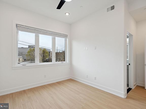5th image of 129 E Cumberland St Unit 4