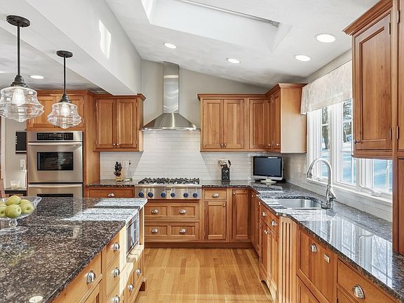 3rd image of 4 Heywood Rd