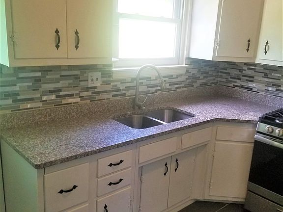 Double sink with ample cabinets
