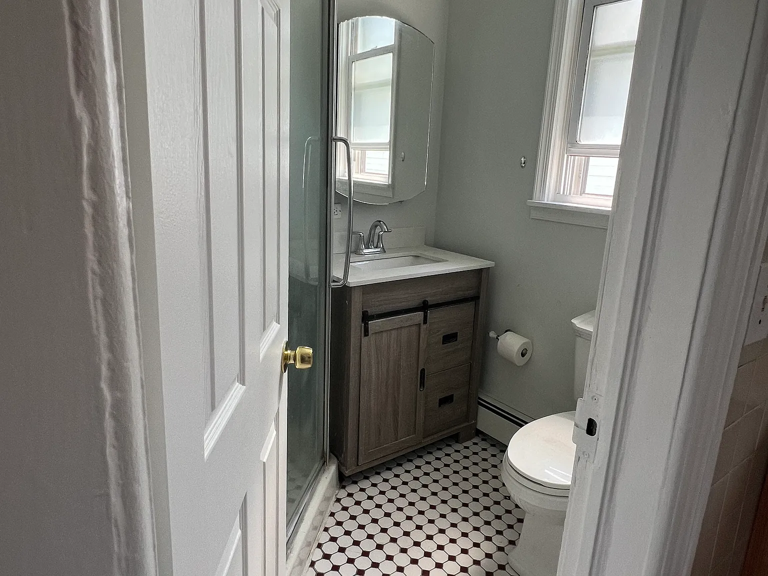 4 bed, 1300 sqft, $2,550 — Photo 4