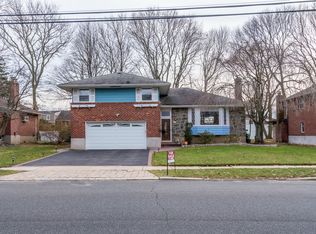 66 Terrhans Ln, Syosset, NY 11791