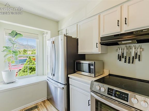 5th image of 1907 Giltshire Dr