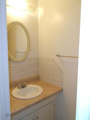 3rd image of 3315 Regents Park Ln Unit B
