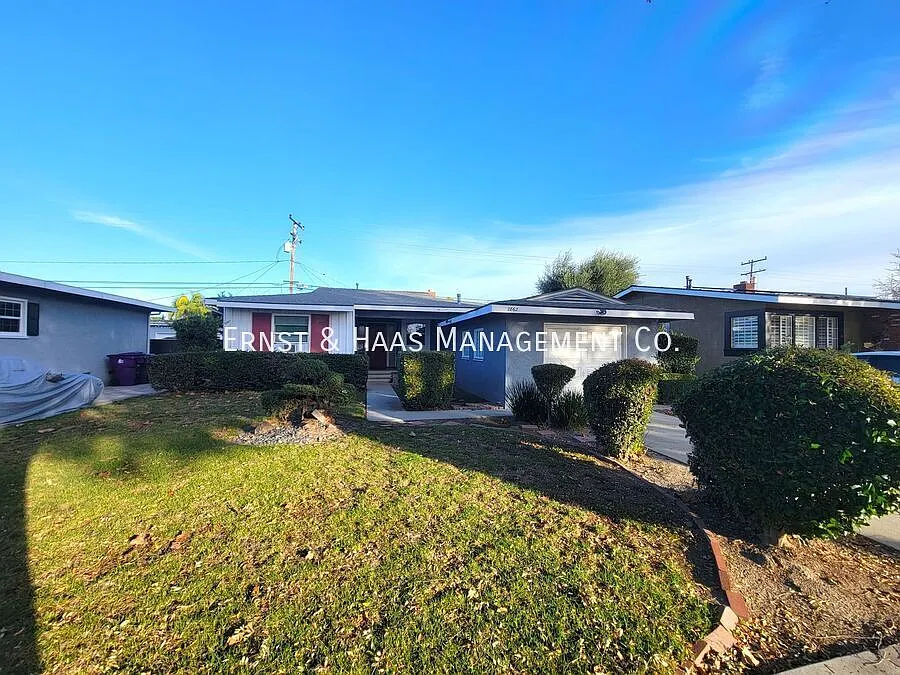 Now Leasing a 2-Bedroom Home in a Prime East Long Beach Location! — Photo 1