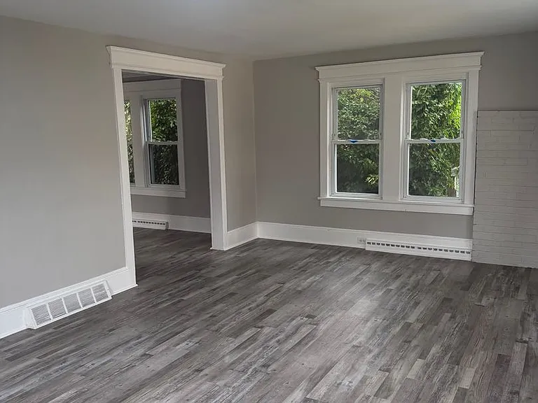 217 Abbey Ln — Photo 3