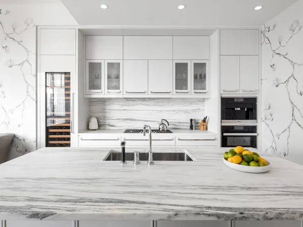 200 East 95th Street image 4 of 24