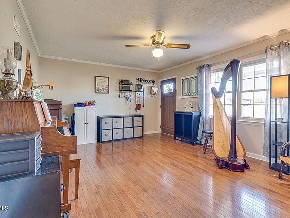 4th image of 328 Poplar St