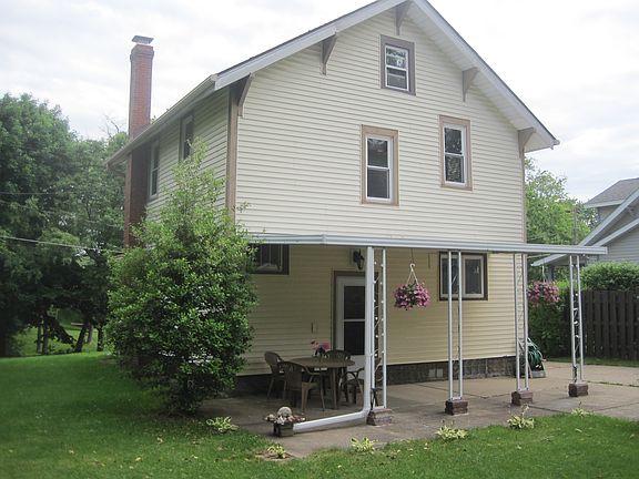 2nd image of 1590 Park Dr