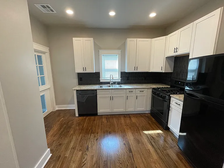 110 S Yorktown Ave — Photo 5