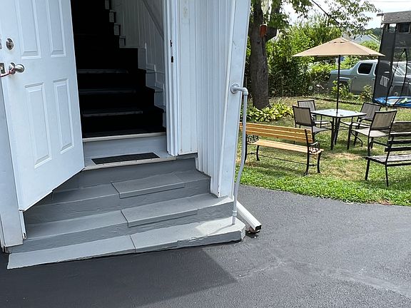 4th image of 181 Rhodes St