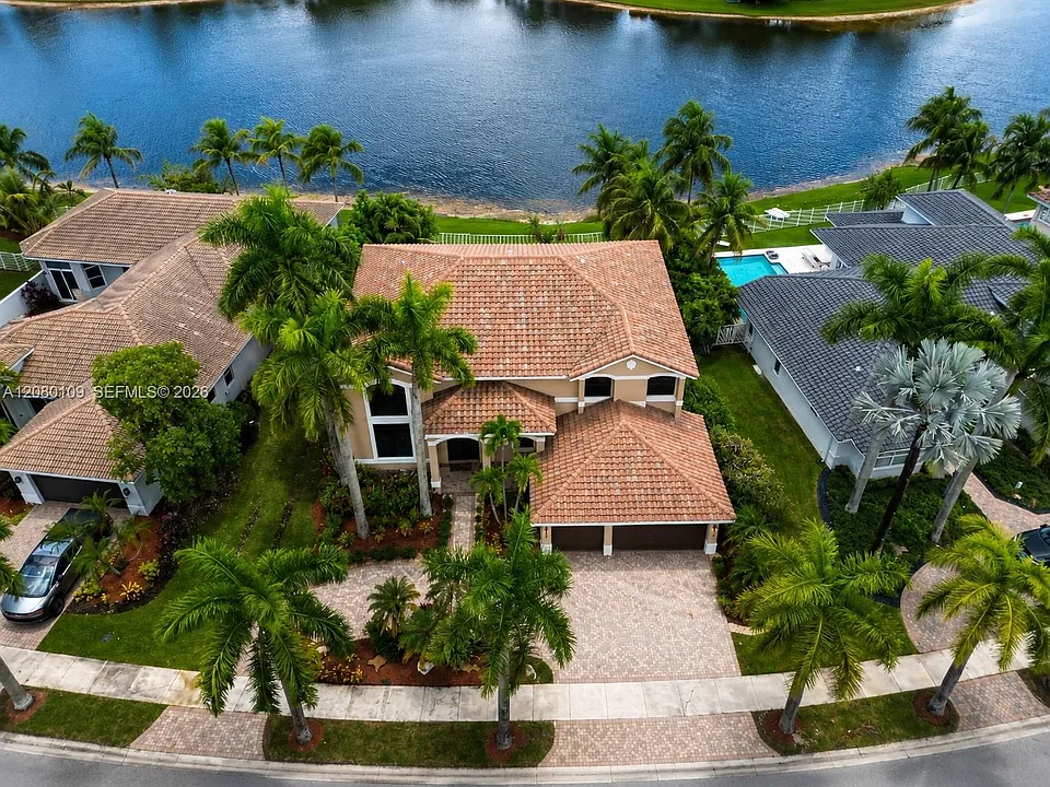 1672 Victoria Pointe Cir
