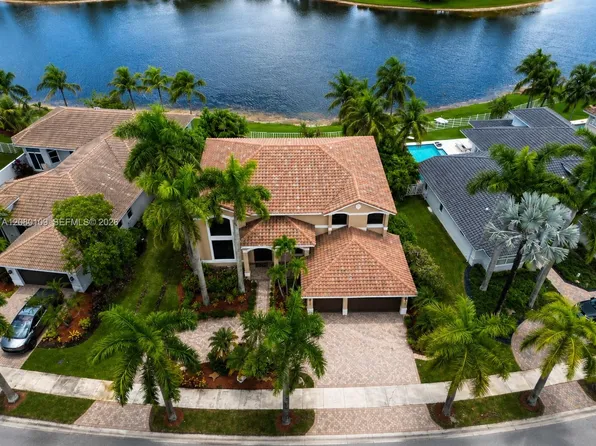 1672 Victoria Pointe Cir, Weston, FL 33327