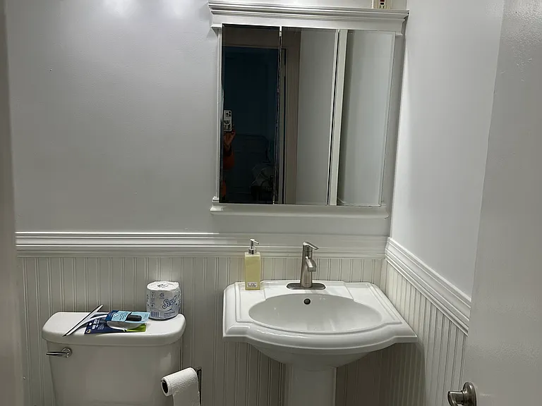 1535 E Putnam Ave — Photo 10