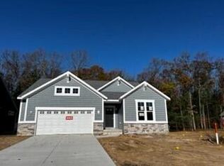 14941 Bethpage Dr, Spring Lake, MI 49456