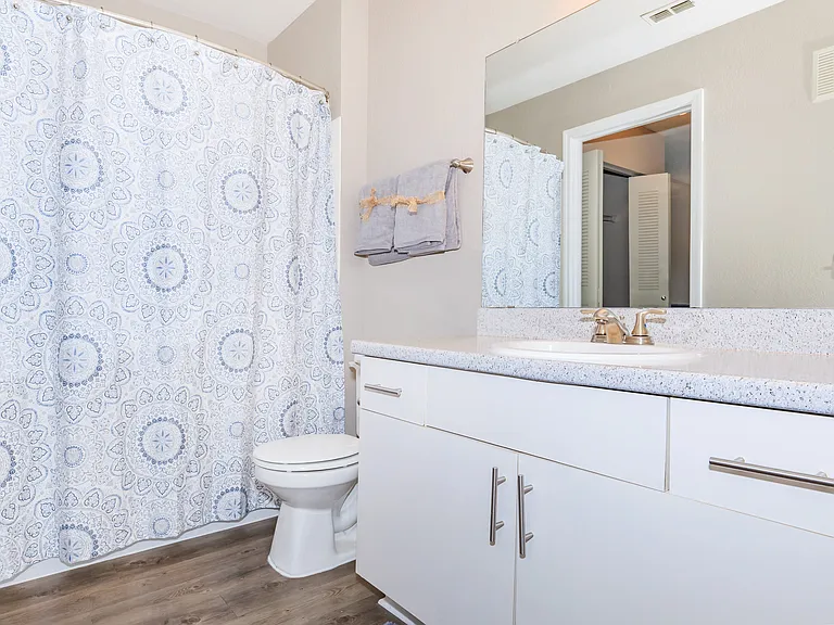 The Club at Danforth Apartments — Photo 32