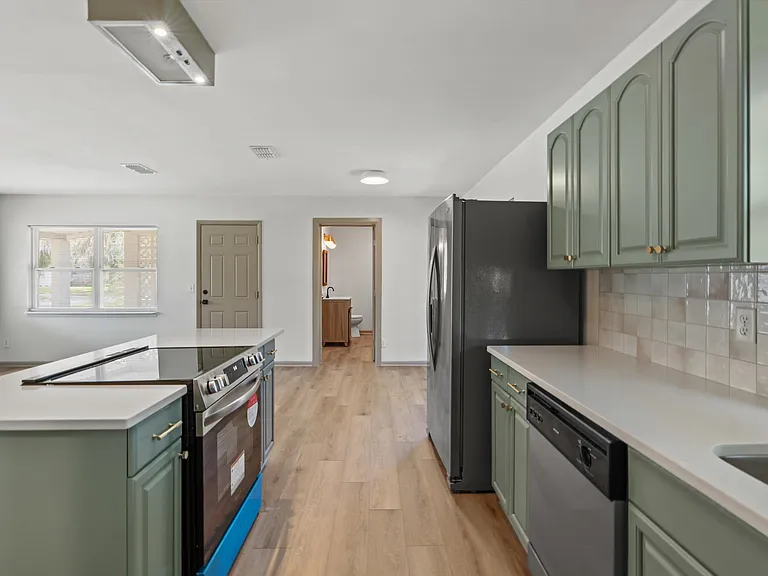 1145 Sebago Ave S — Photo 3