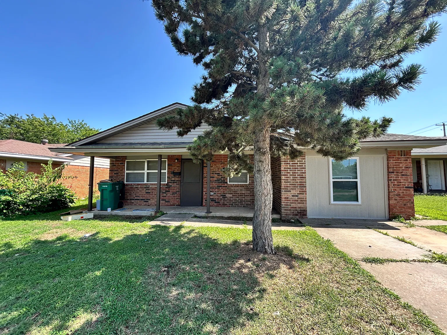 5 bed, 1650 sqft, $1,800 — Photo 2