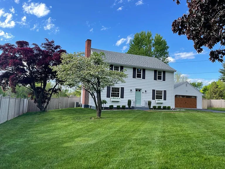 85 Neipsic Rd — Photo 2