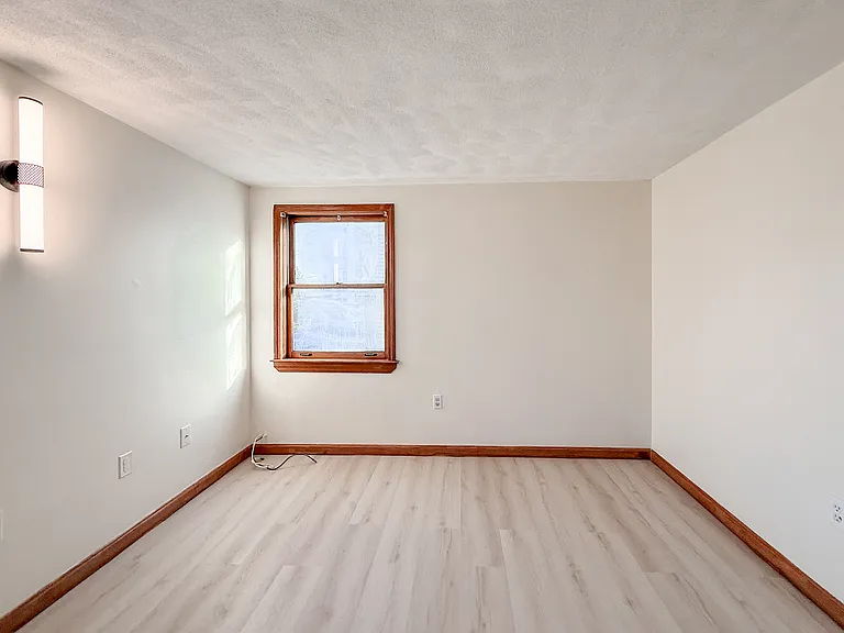 202 Bremen St #3 — Photo 9