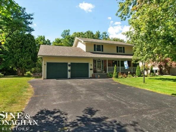 137 E Meldrum Cir, Saint Clair, MI 48079