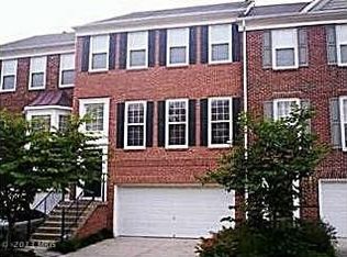 13024 Rose Petal Cir, Herndon, VA 20171