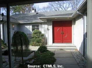 483 Colonial Rd, Guilford, CT 06437