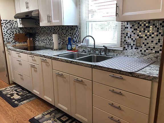5th image of 11290 NW 112th Pl