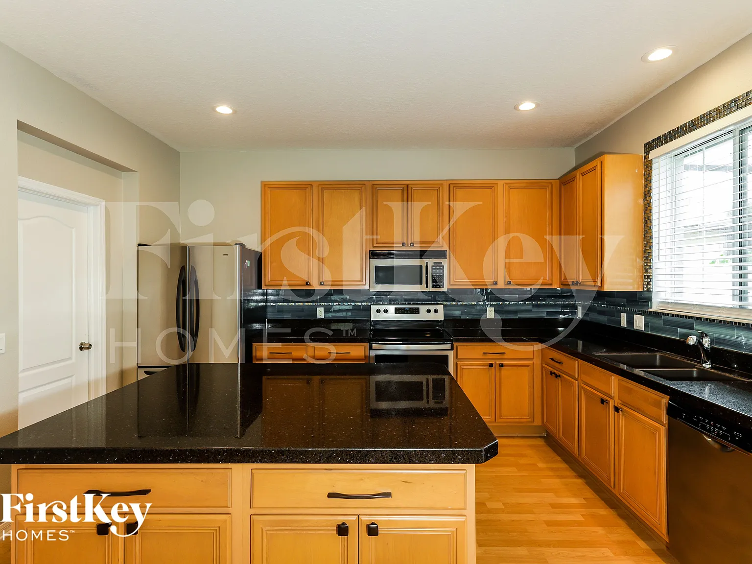 3 bed, 2.5 bath, 2369 sqft, $2,790 — Photo 3