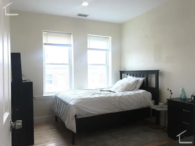 94 Pleasant St #4 — Photo 9