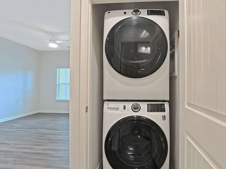 Washer & Dryer Included