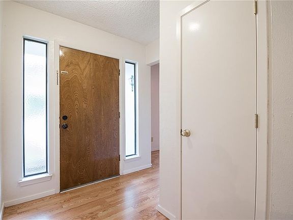 5th image of 1105 W Park Dr