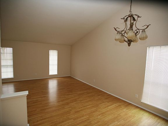3rd image of 1332 Milford Dr