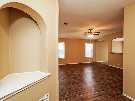5th image of 4315 Lakeway Dr
