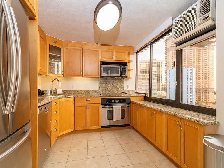 343 Hobron Ln #1404 — Photo 3