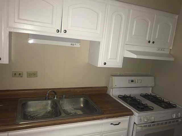 2nd image of 820 E 92nd St #1