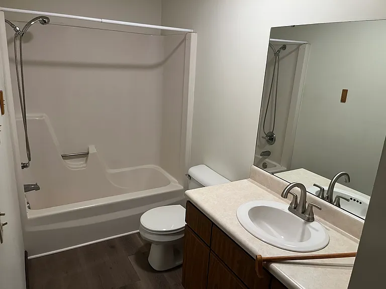 246 5th St #5 — Photo 3