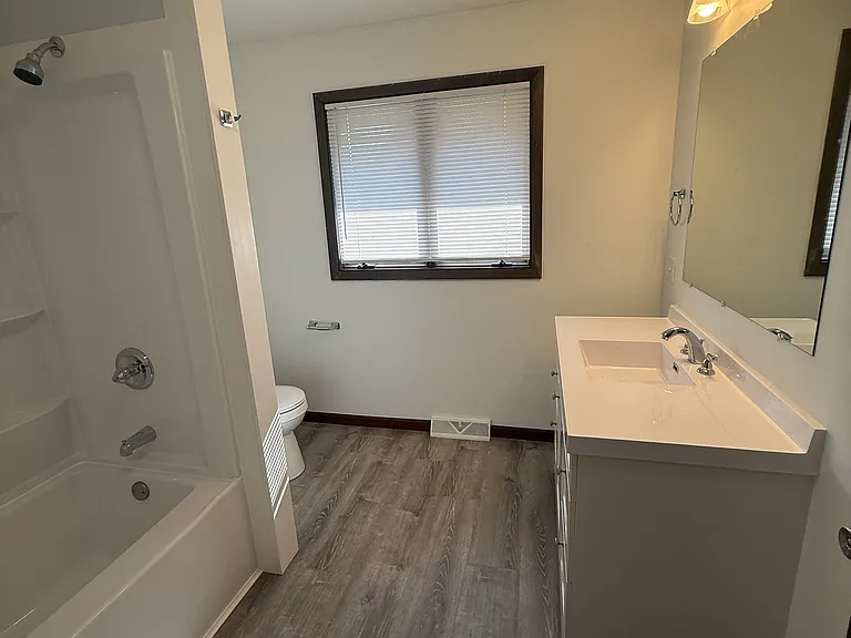 235 Meadow Ave — Photo 3