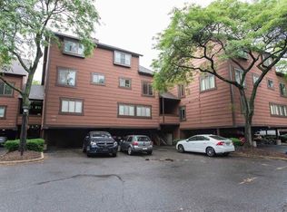 365 Sandcastle Ky, Secaucus, NJ 07094