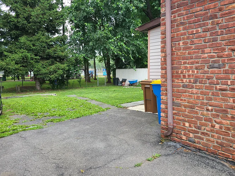 Yard has direct access to Loughran Park.