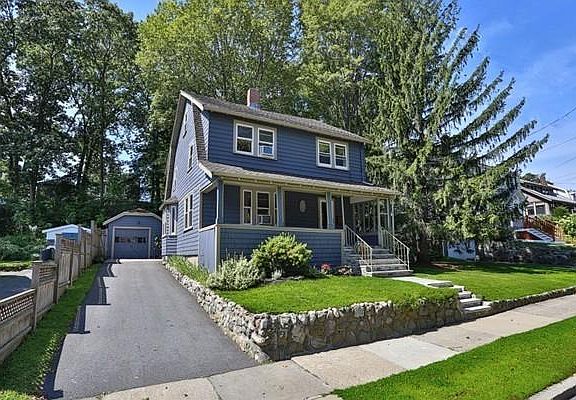 2nd image of 234 W Wyoming Ave