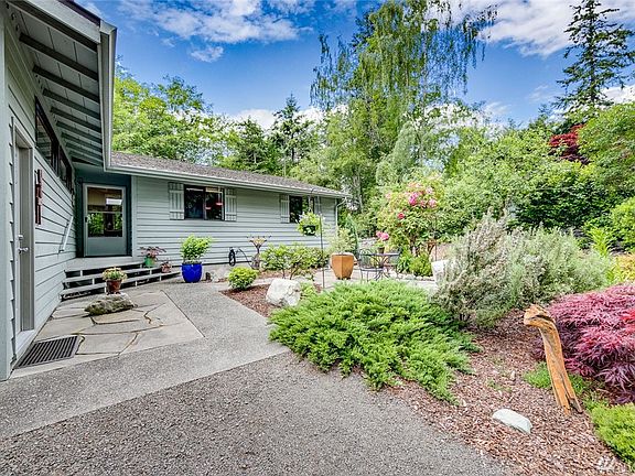 The welcoming entryway leads to the front door.  The window in the center is a guest room, window to the right is the second guest room.  The master bedroom faces the back yard.