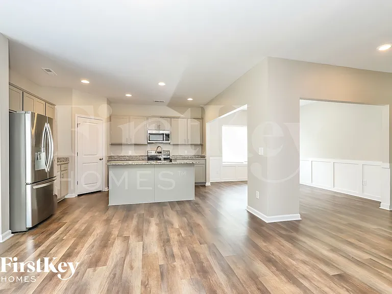 3748 Streamside Dr — Photo 12