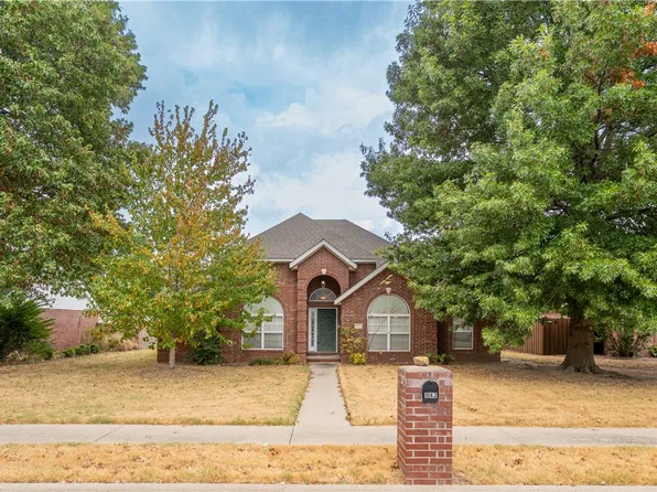 943 N Meadowlands Dr, Fayetteville, AR 72704