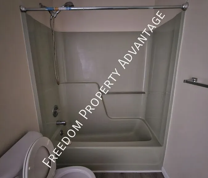 130 Hall Ave #BOTTOM — Photo 24