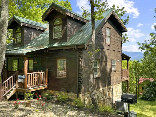 2126 Loafers Glory Way, Gatlinburg, TN 37738
