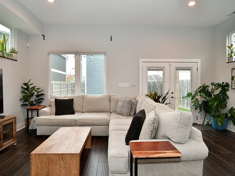 1426 Olive St — Photo 37