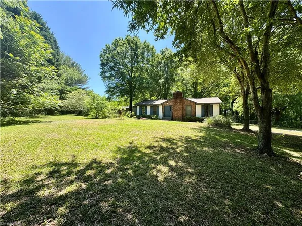 2795 Mollie Ln, Winston Salem, NC 27107