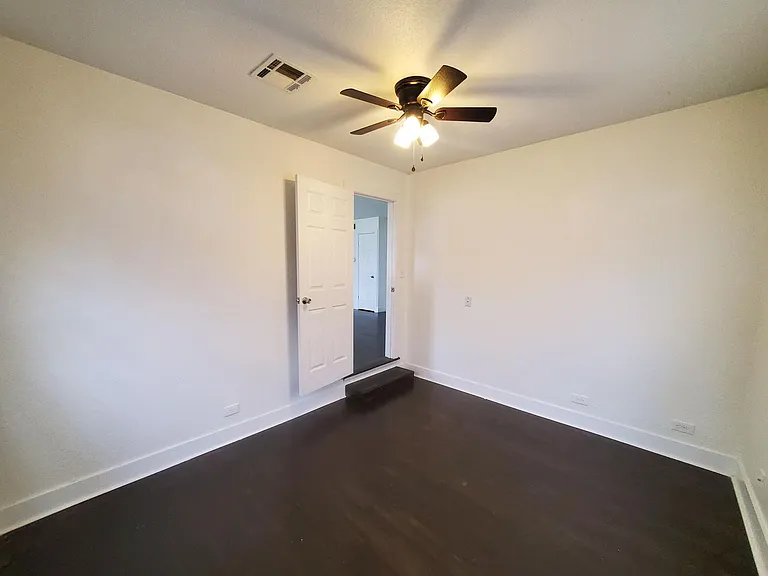 631 N Edwards Ave — Photo 17