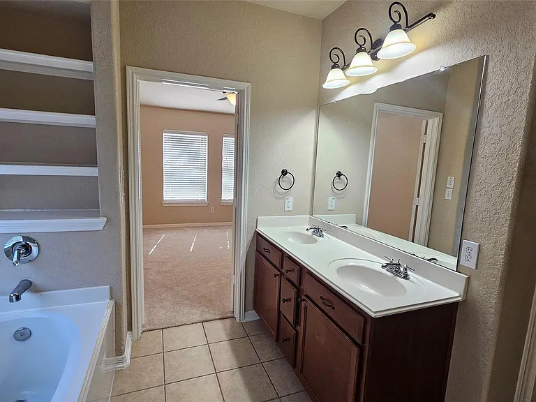 1219 Pecos Pass Dr — Photo 16