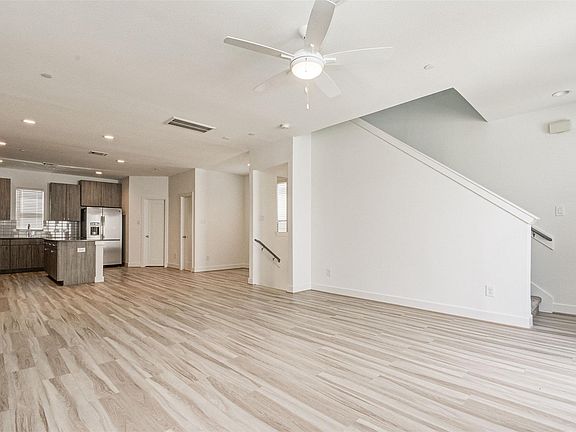 3rd image of 482B S Centro Cir